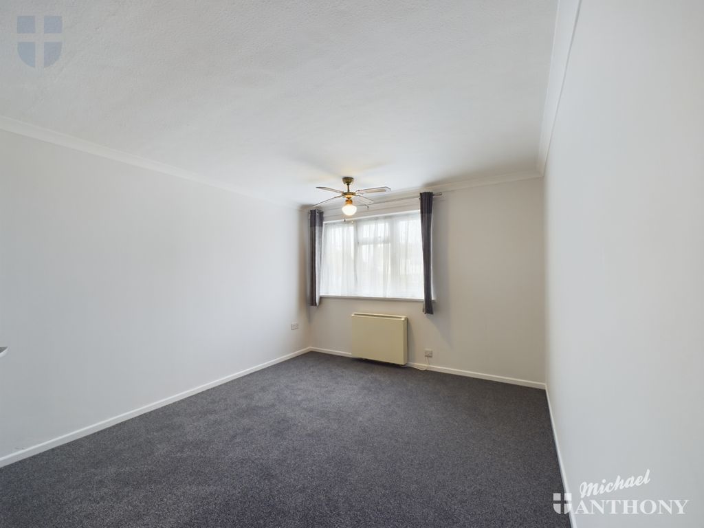 Property photo 2 of 5 Cam03218G0-Pr0402-Still011