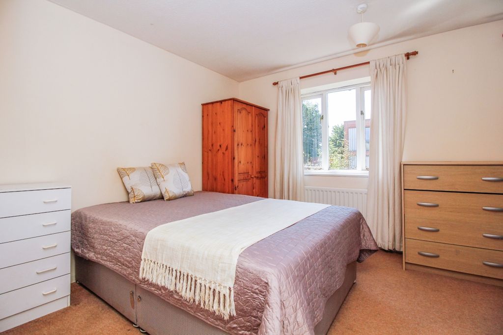 Property photo 3 of 8 Bedroom