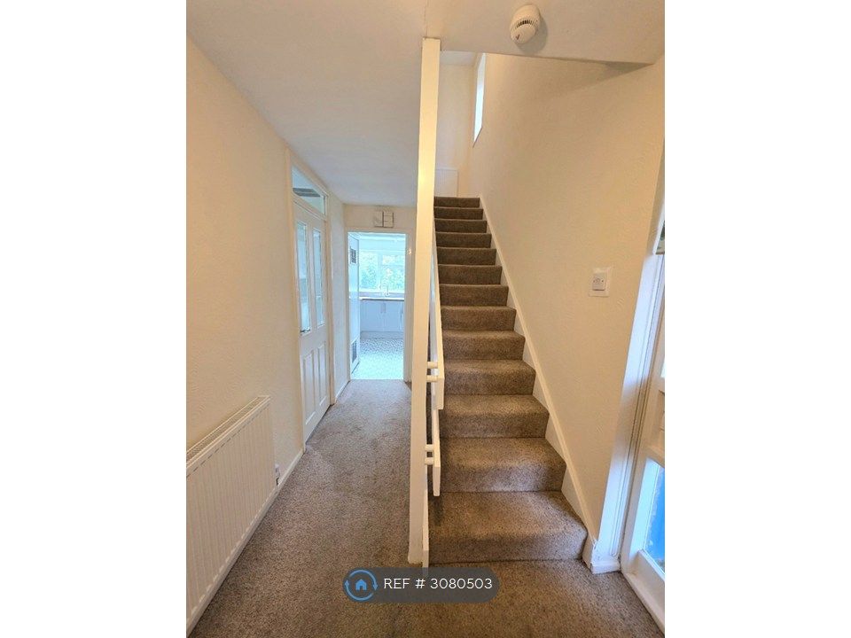 Property photo 3 of 25 Entrance Hallway