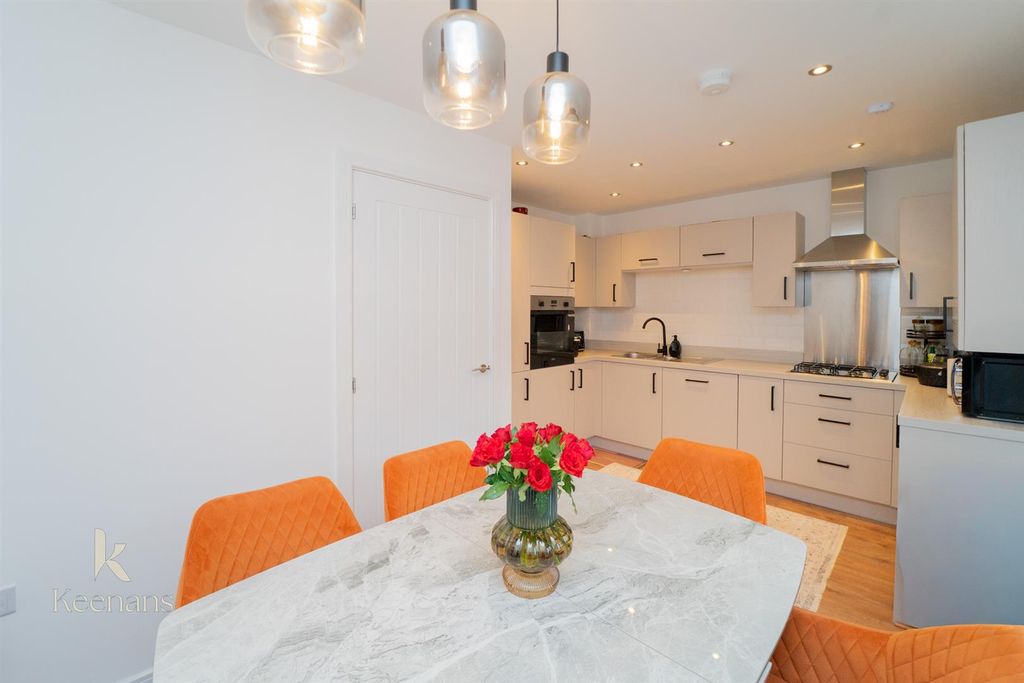 Property photo 3 of 37 4.Jpg