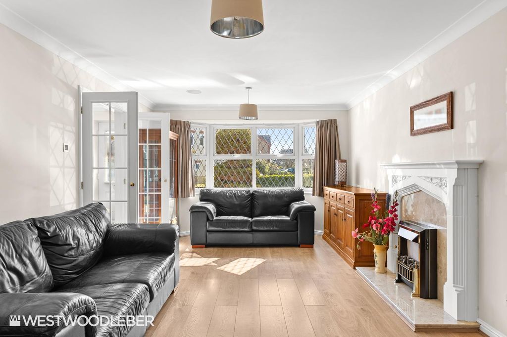 Property photo 3 of 27 Pulhamavenue_10.Jpg