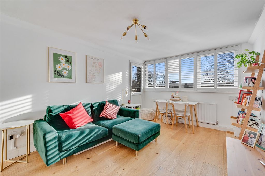 Property photo 2 of 15 Daniels_Clement Cl, London Nw6 7An,_014.Jpg