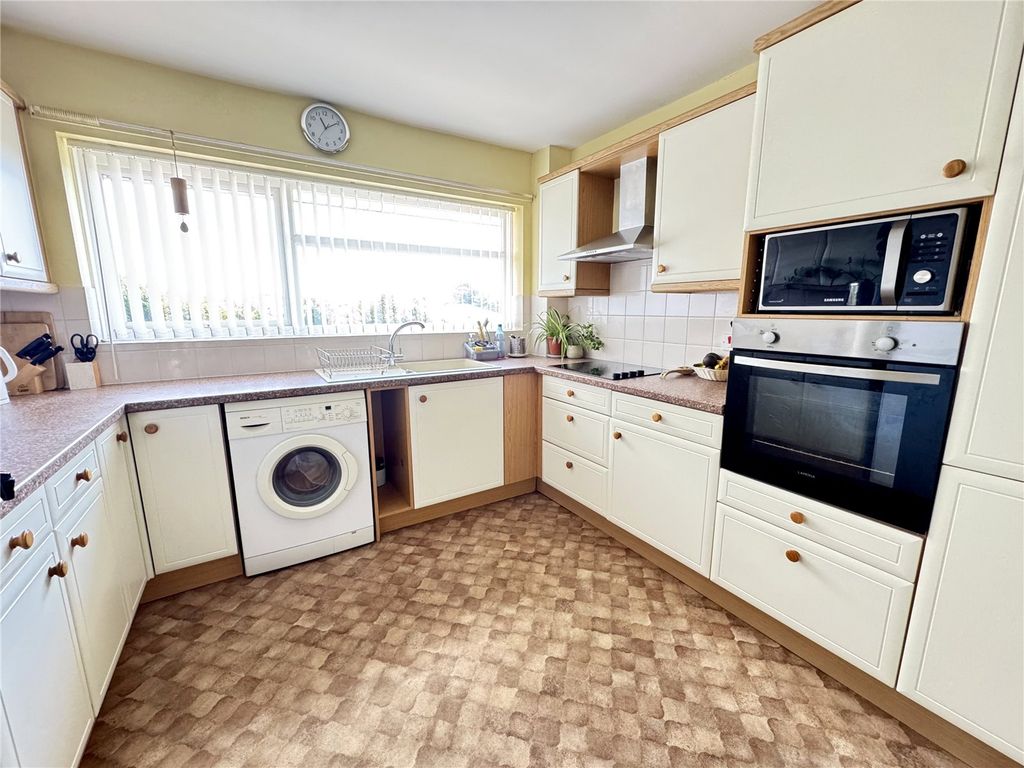 Property photo 2 of 16 Picture No. 18