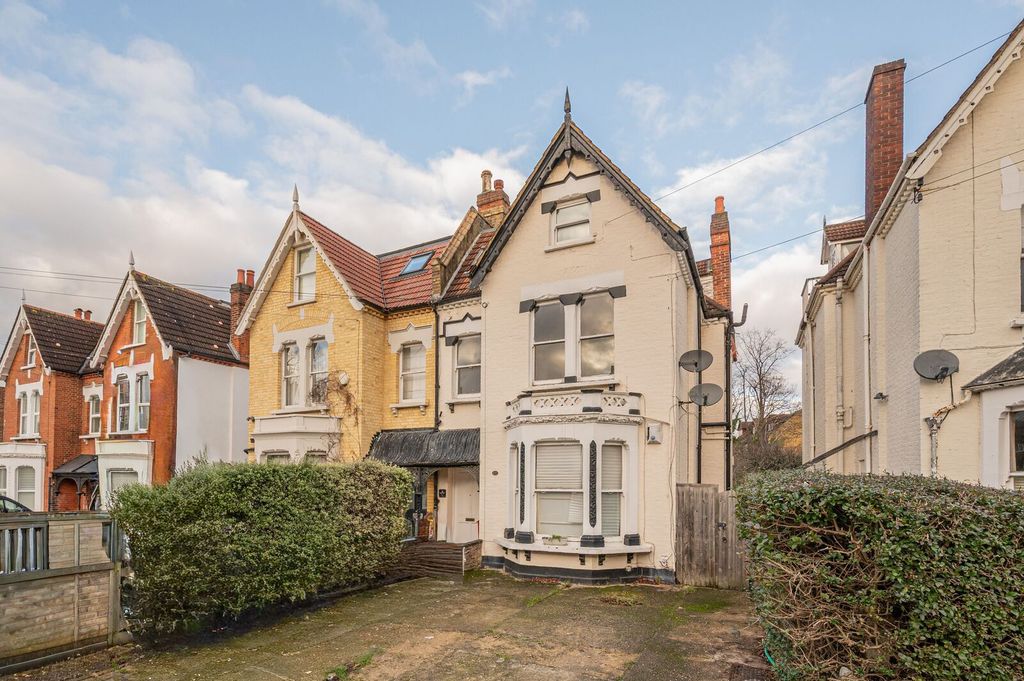 Property photo 1 of 8