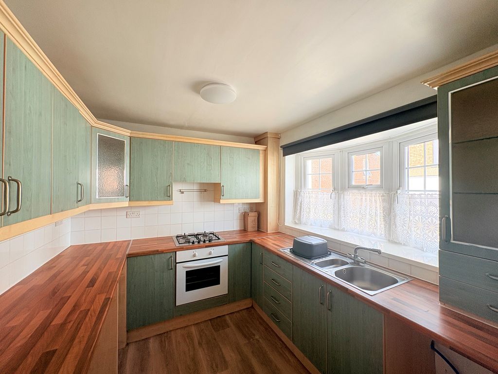 Property photo 2 of 7 Kitchen