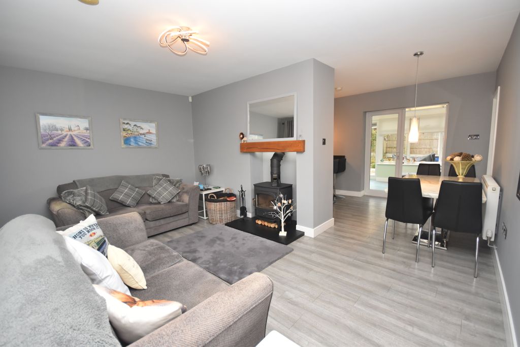 Property photo 3 of 18 Lounge