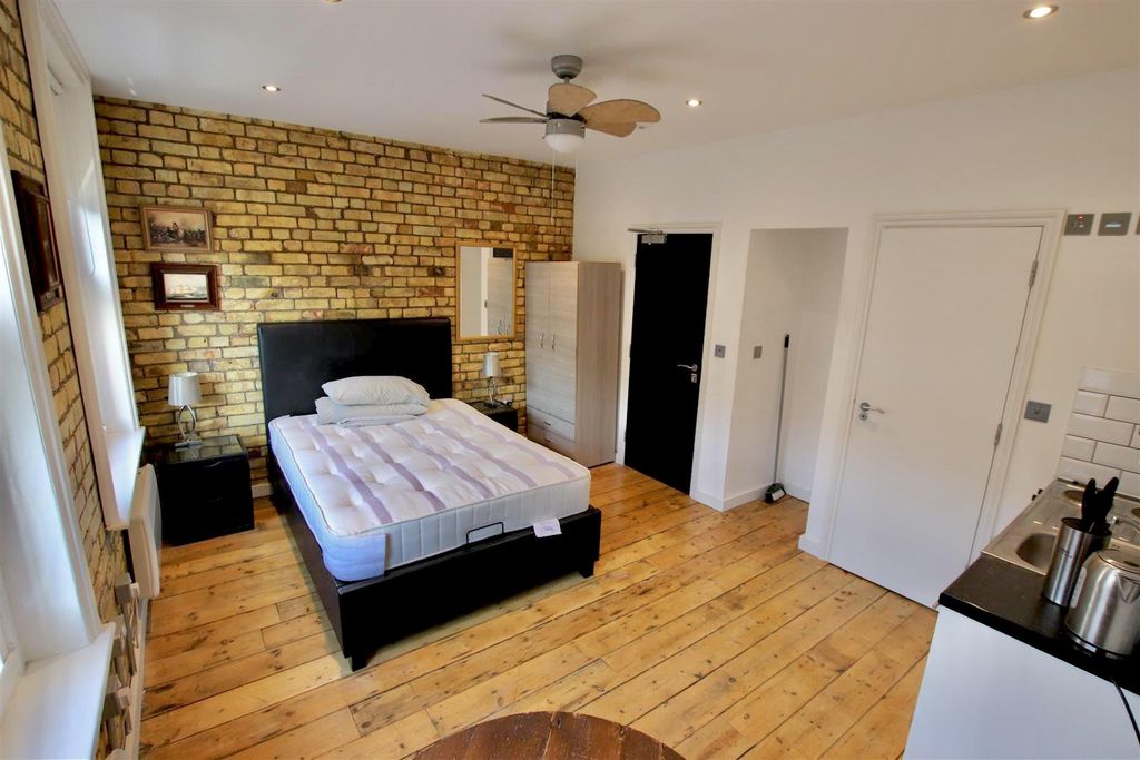 Property photo 2 of 6 Img_9957.Jpg