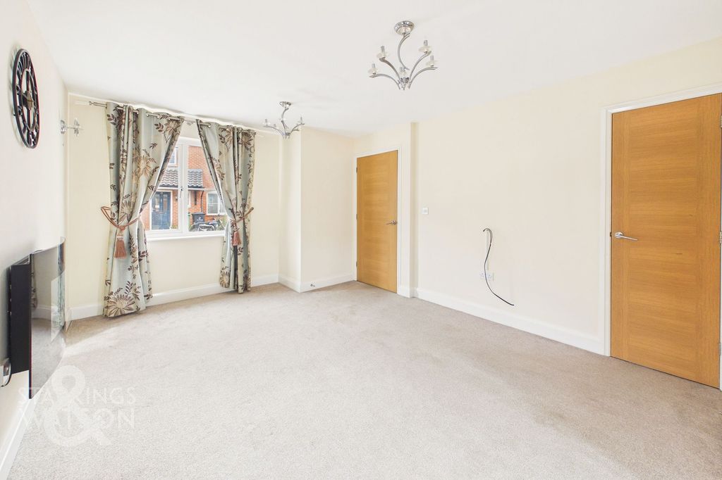 Property photo 2 of 22
