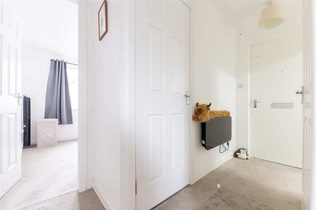 Property photo 2 of 10 Hallway.Jpg