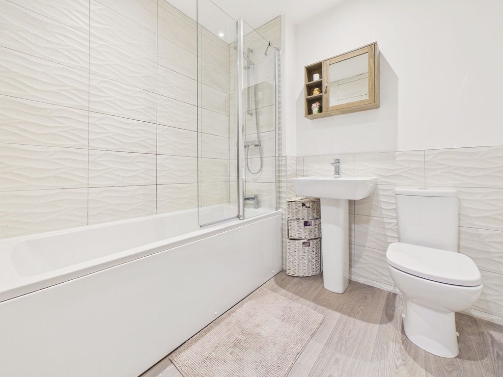 Property photo 3 of 13 Bathroom