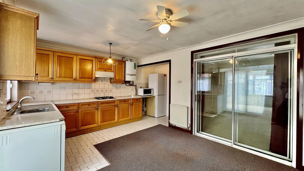 Property photo 3 of 12 Kitchen/ Diner