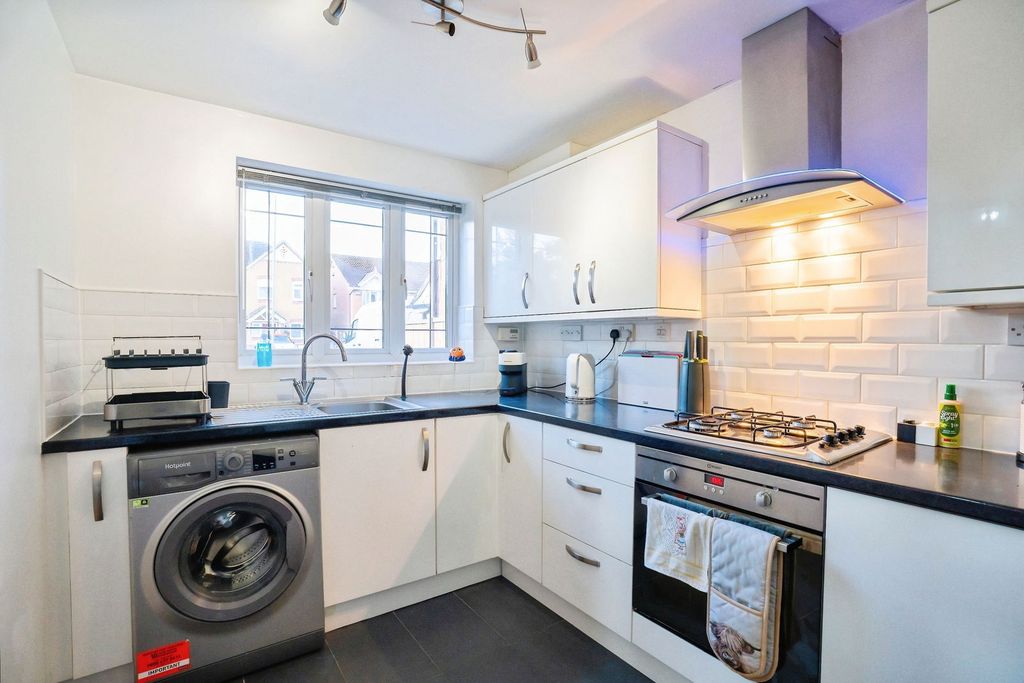 Property photo 2 of 34