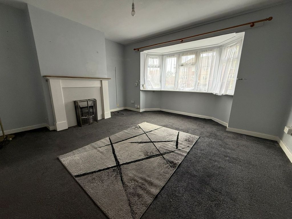 Property photo 2 of 14 Image