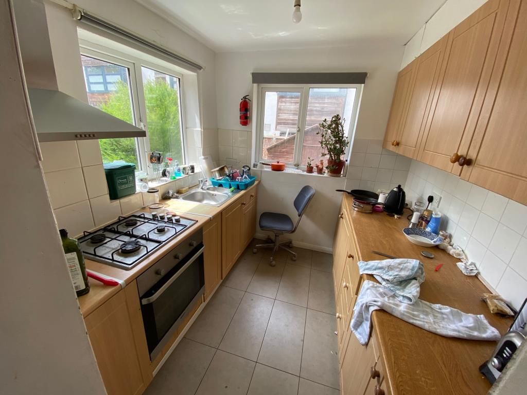 Property photo 2 of 6 Kitchen