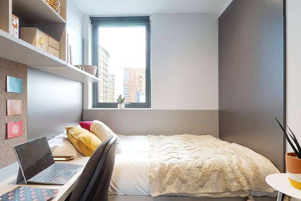 Property photo 1 of 11 Bedroom