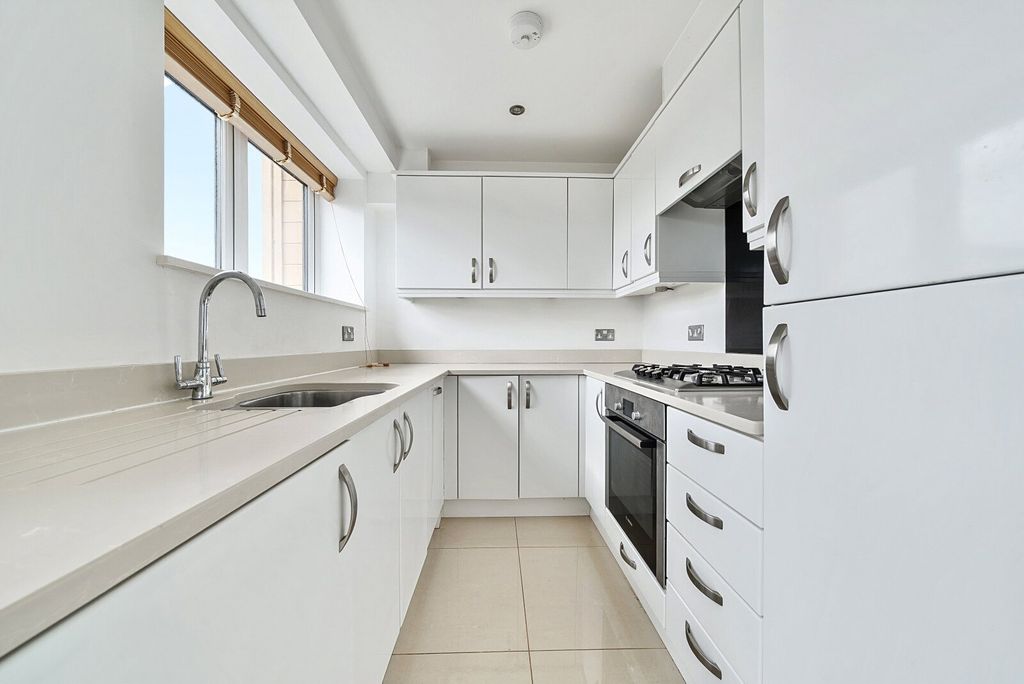 Property photo 3 of 9 Kitchen