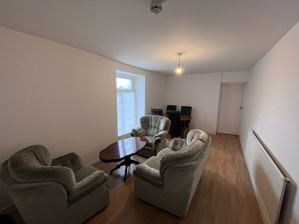 Property photo 2 of 10 Lounge