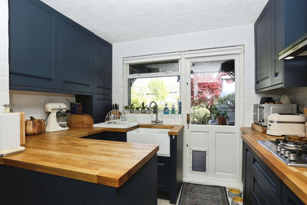 Property photo 2 of 20 Kitchen