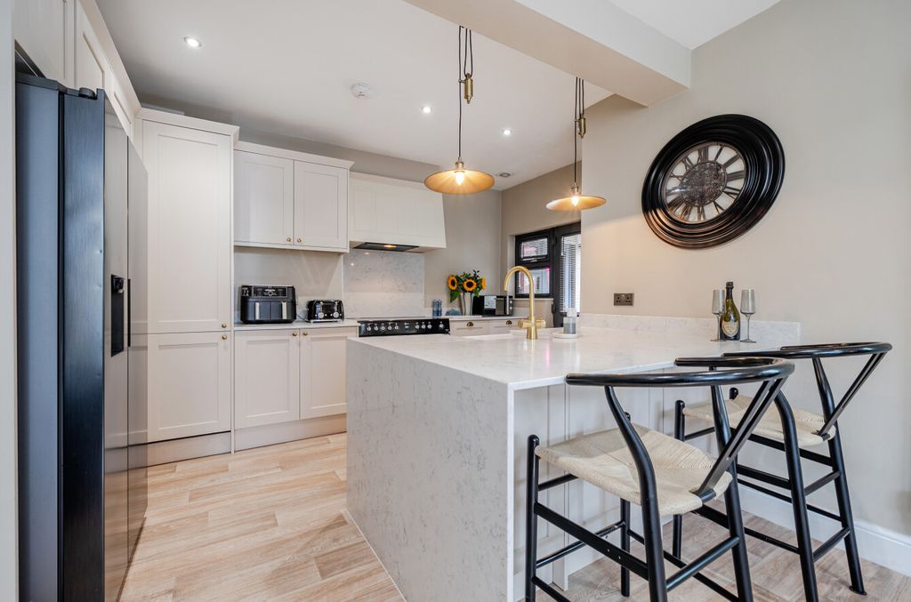 Property photo 3 of 15 1522757-13-6Aac1B...
