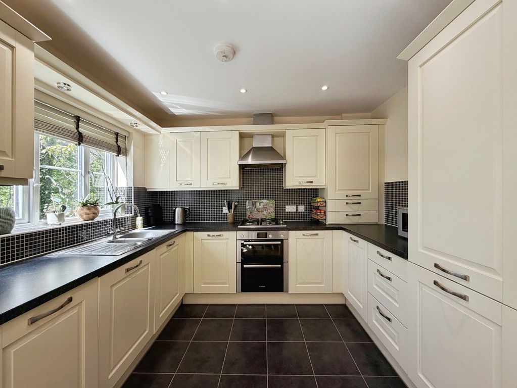 Property photo 3 of 10 Pbox-Img.Jpg