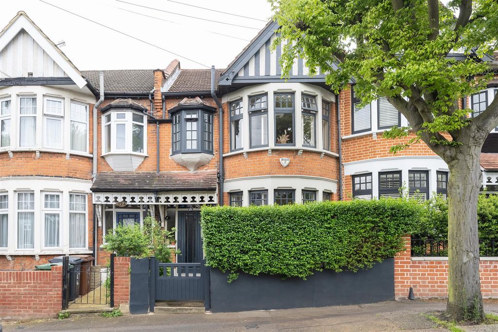 Property photo 1 of 33 Howard Road