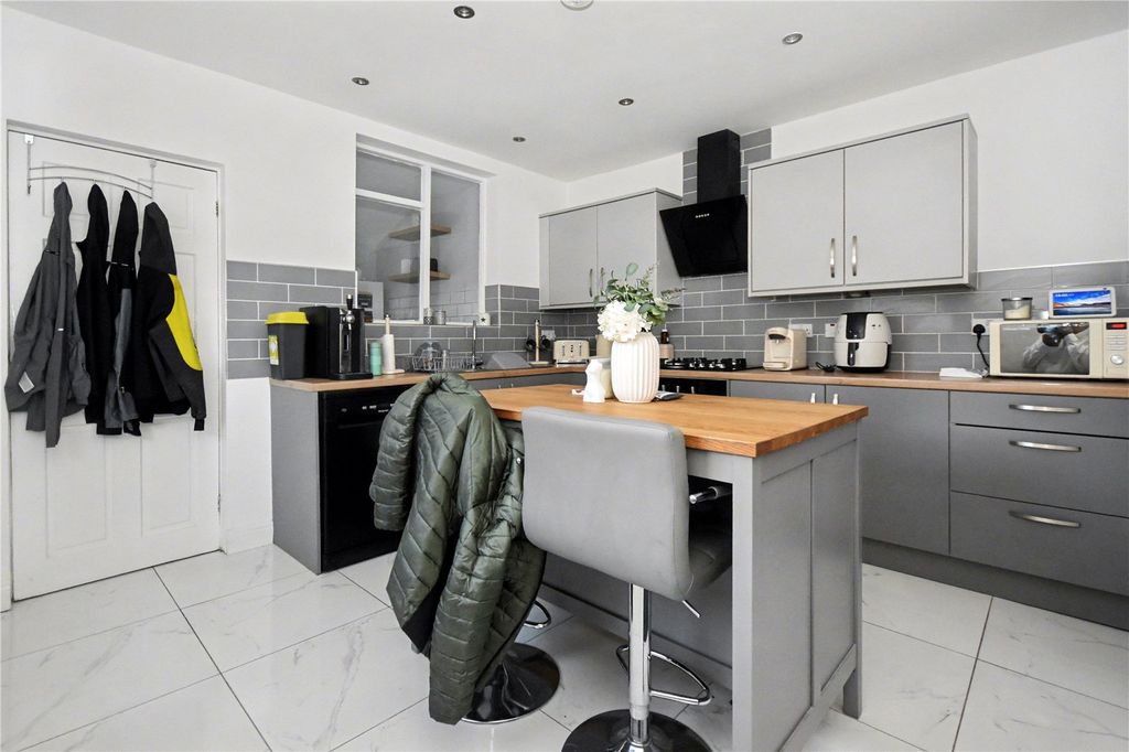 Property photo 3 of 12 Picture No. 10