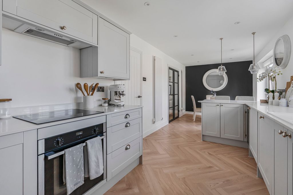 Property photo 3 of 26