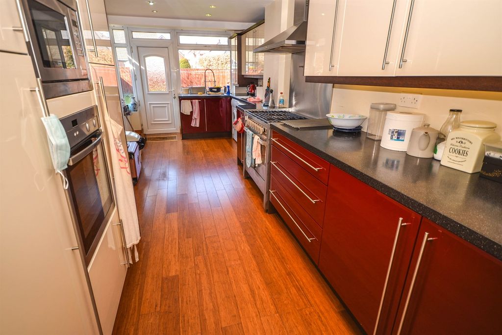 Property photo 3 of 15 Kitchen
