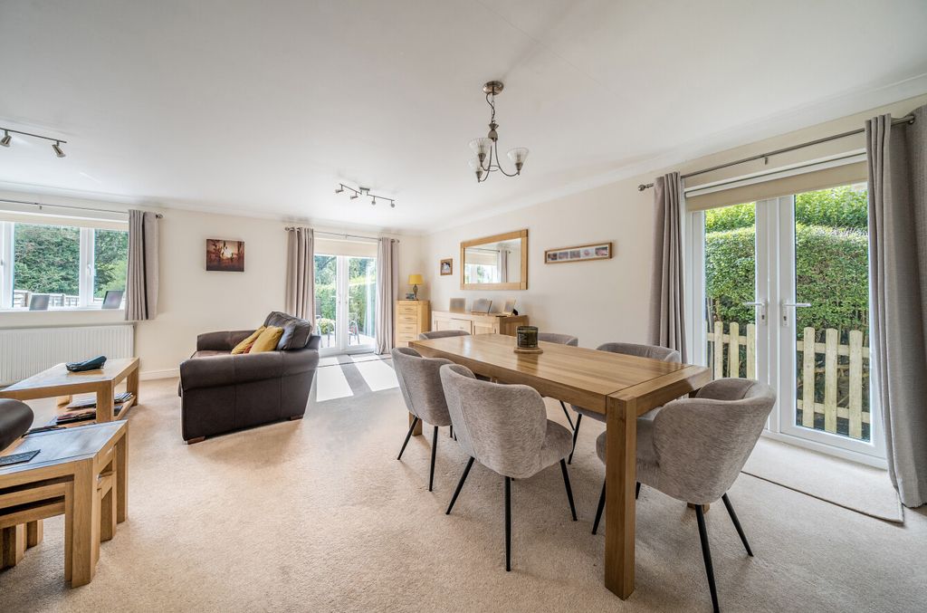 Property photo 3 of 16 1354690-20-68c7F3...