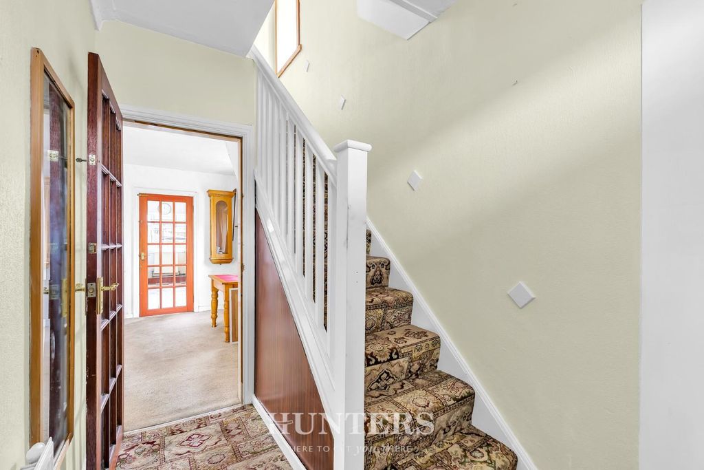 Property photo 2 of 17 Oldham Road (1).Jpg