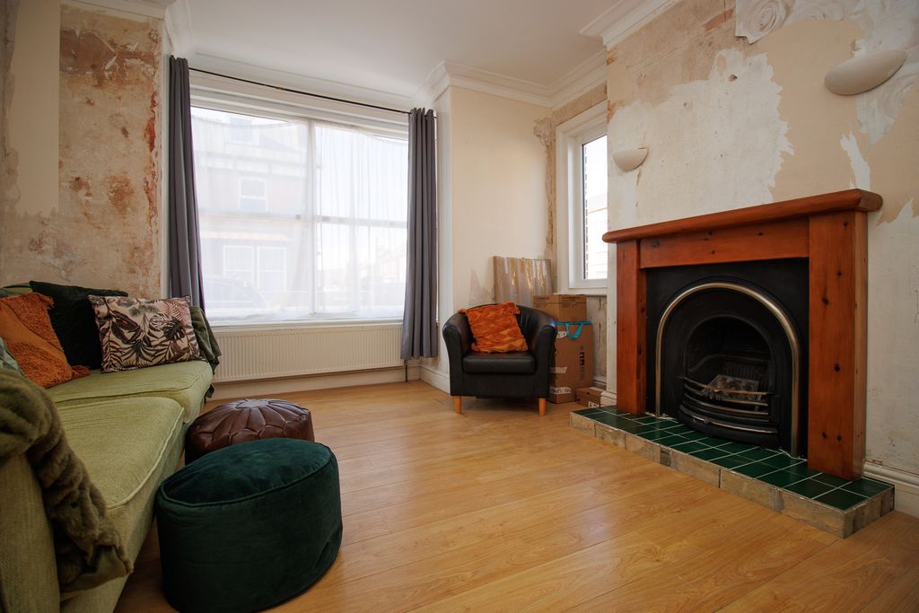Property photo 2 of 6