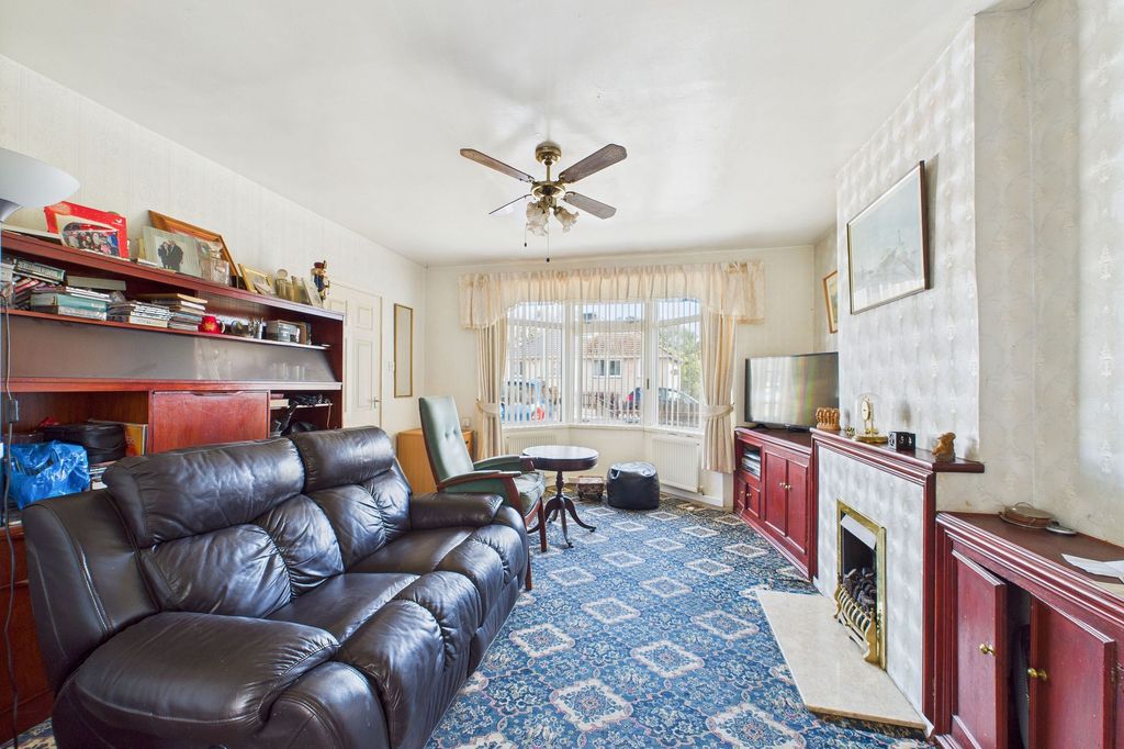 Property photo 2 of 14