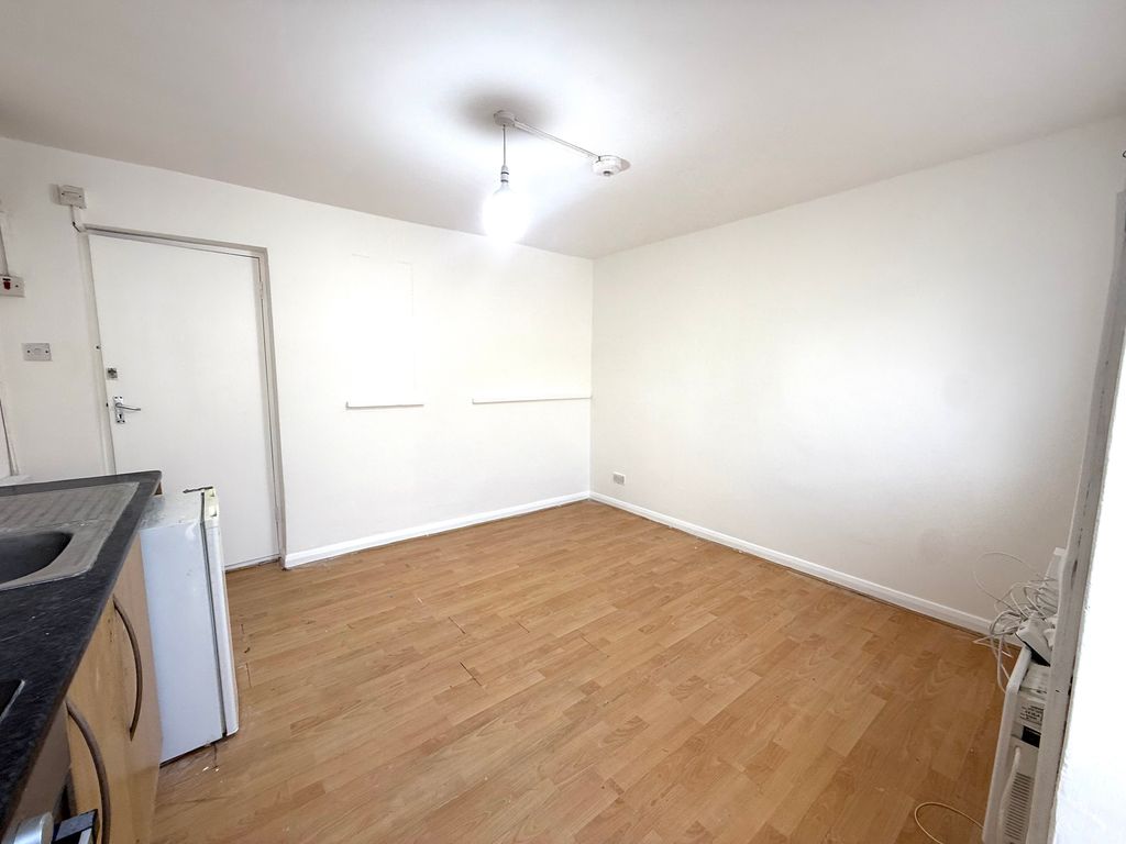 Property photo 2 of 3