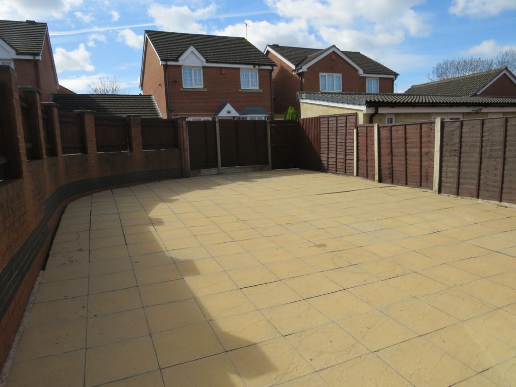 Property photo 3 of 13 Garden