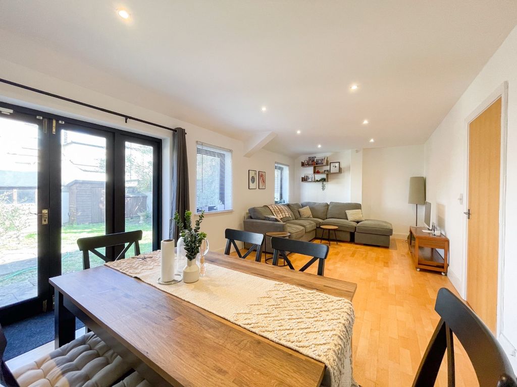 Property photo 2 of 20 4095603