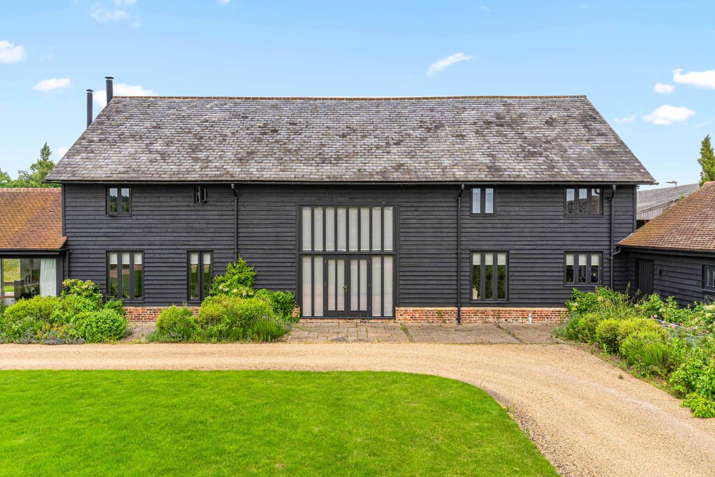 Property photo 1 of 34 High Barn 47