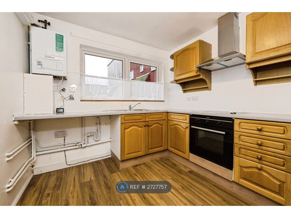 Property photo 2 of 11 Kitchen