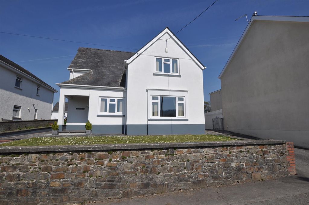 Property photo 1 of 23 Externally