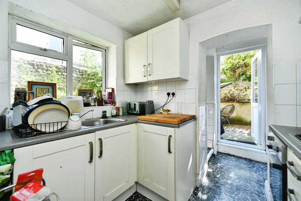 Property photo 3 of 17