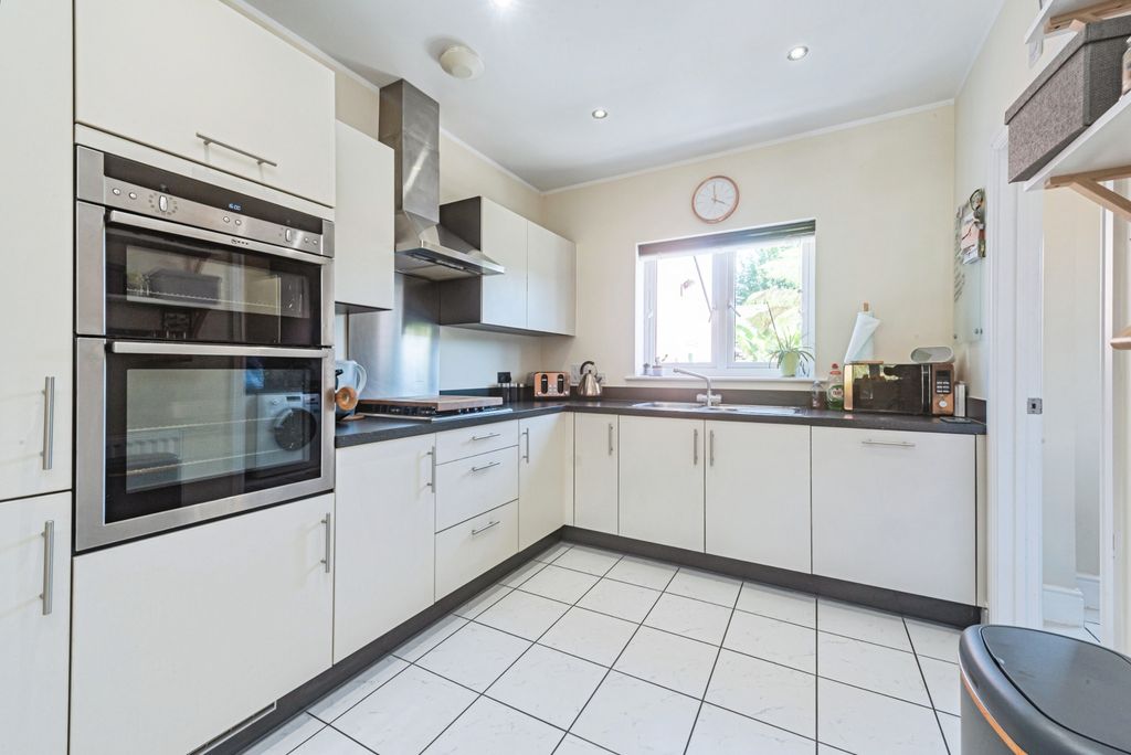 Property photo 3 of 27 Kitchen