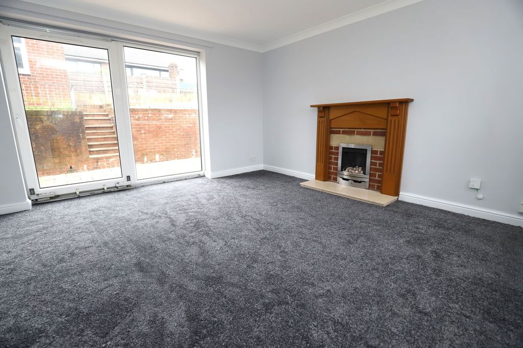 Property photo 2 of 32