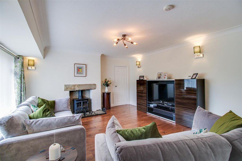 Property photo 1 of 25 Living Room