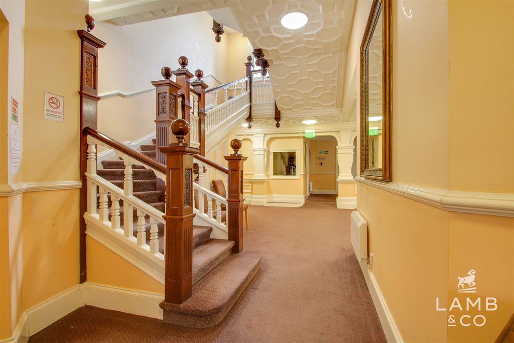 Property photo 3 of 10 Communal Entrance: