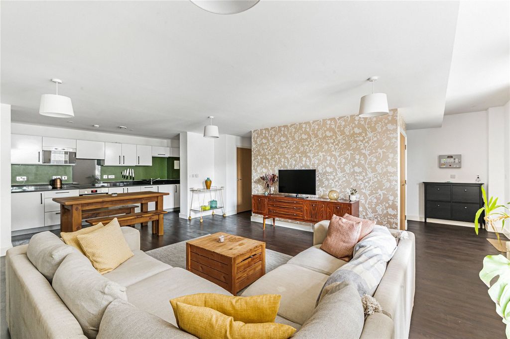 Property photo 1 of 17 Reception/Kitchen