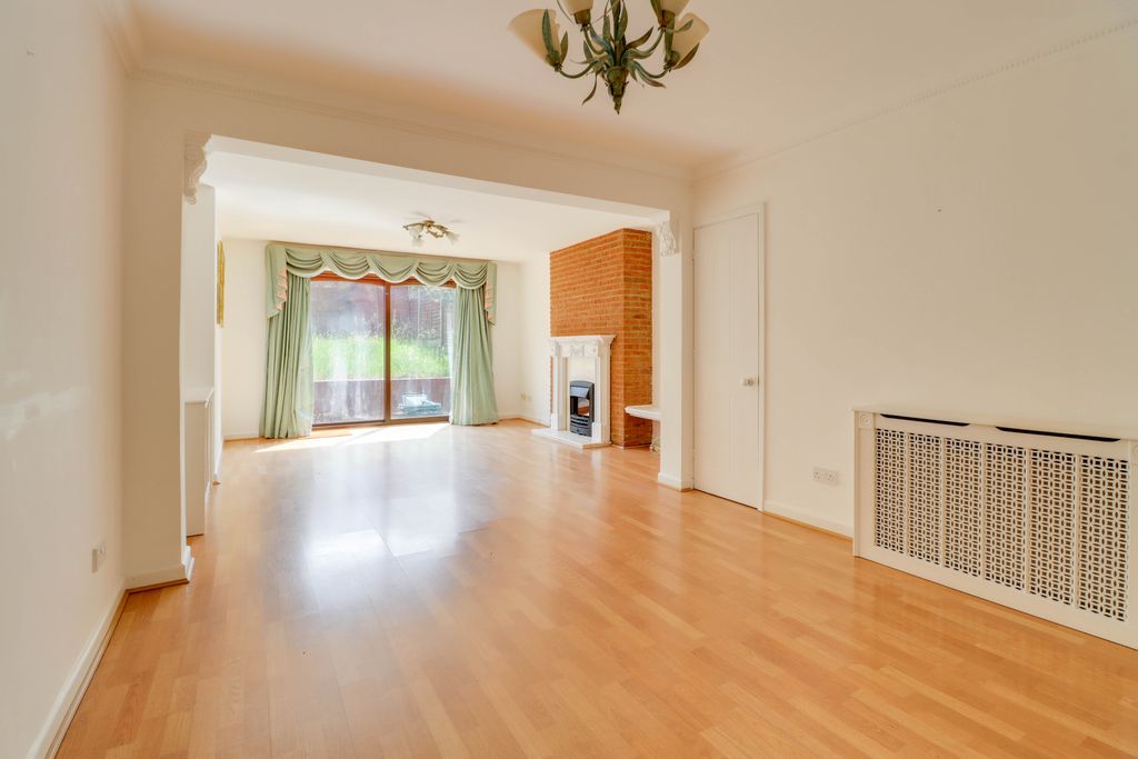 Property photo 2 of 14 Living/Dining Room