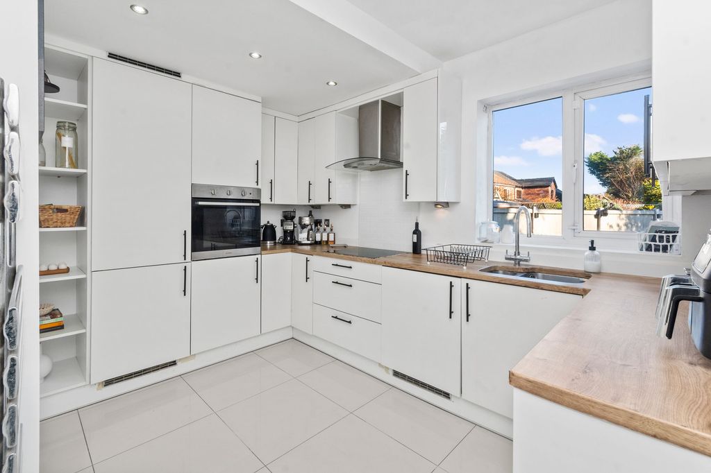 Property photo 3 of 30