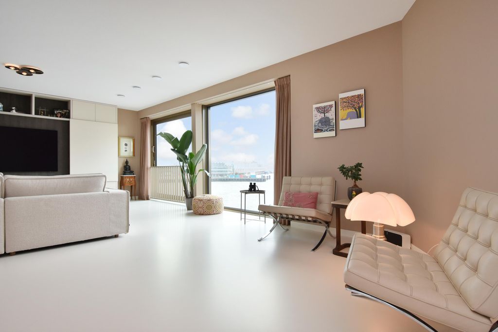 Property photo 3 of 57