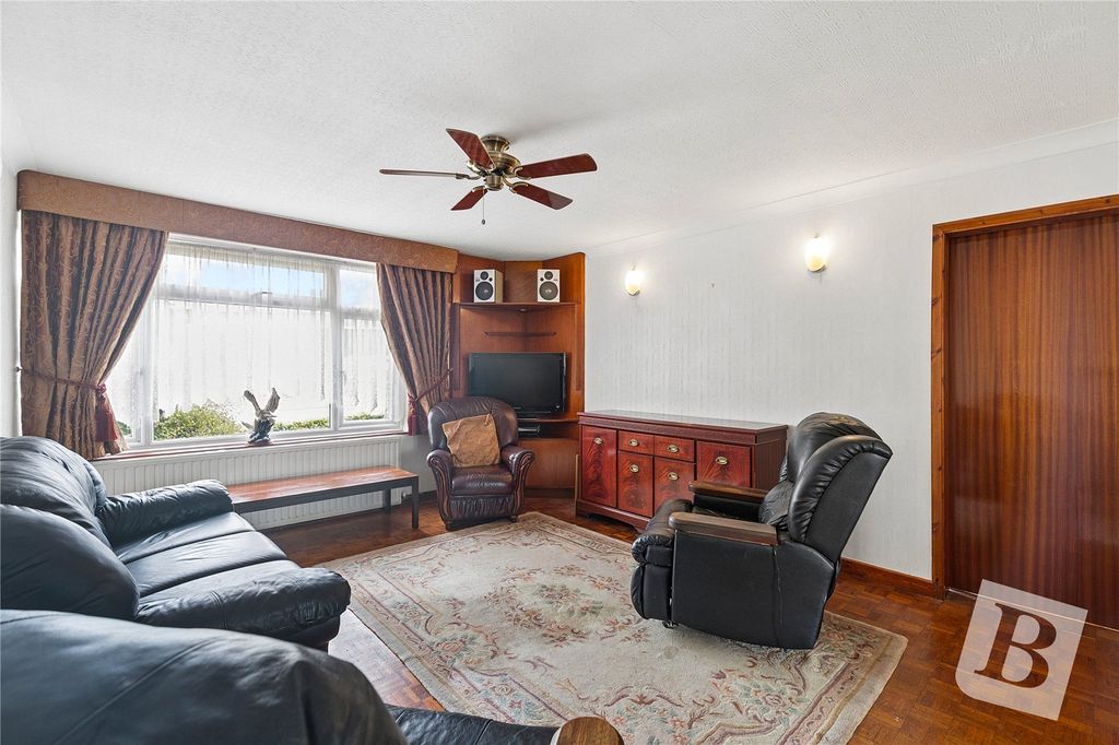 Property photo 2 of 16 Living Room