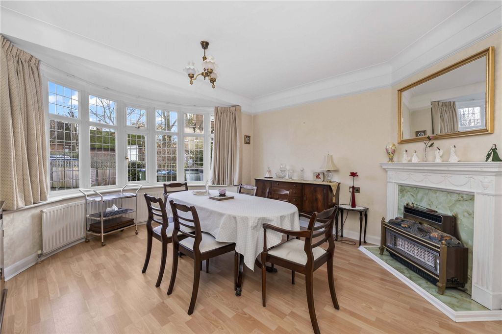 Property photo 3 of 19 Picture No. 02