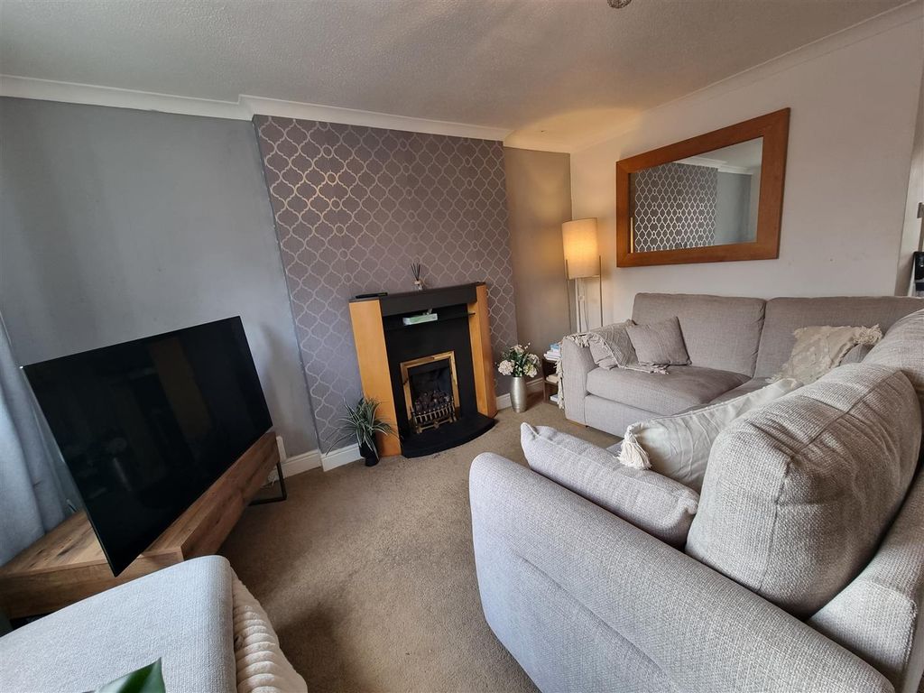 Property photo 3 of 8 86789.Jpg